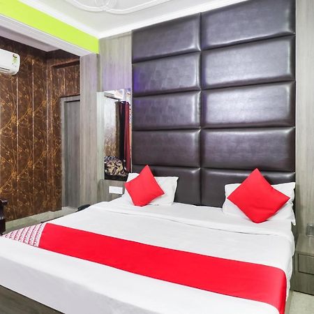Oyo 6908 Hotel Royal City Azamgarh Phòng bức ảnh