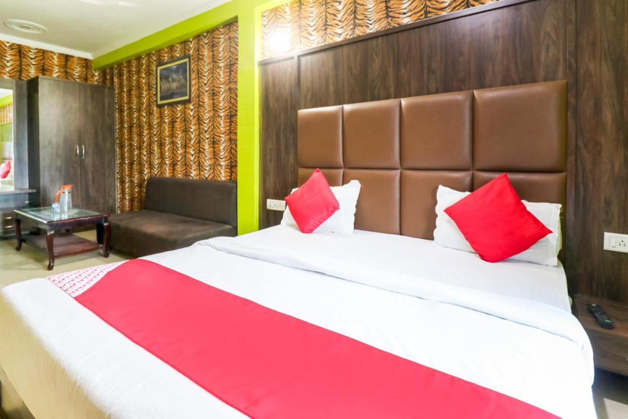 Oyo 6908 Hotel Royal City Azamgarh Ngoại thất bức ảnh
