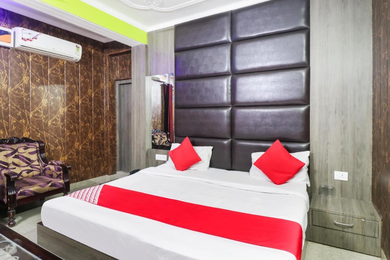 Oyo 6908 Hotel Royal City Azamgarh Phòng bức ảnh